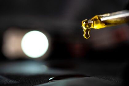 cbd-oil-6559804_640